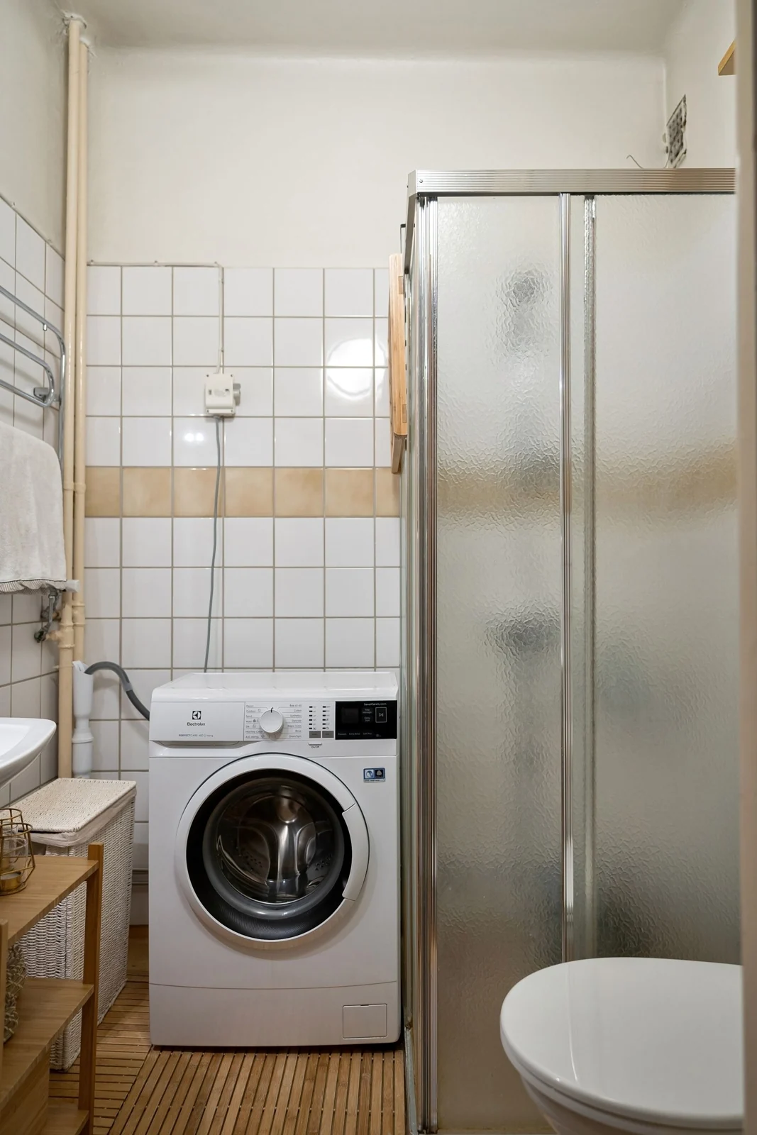 Bathroom layout and fittings
