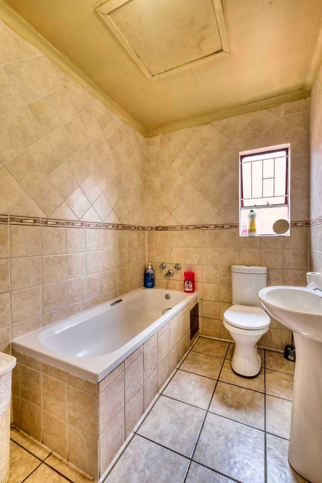Bathroom layout and fittings