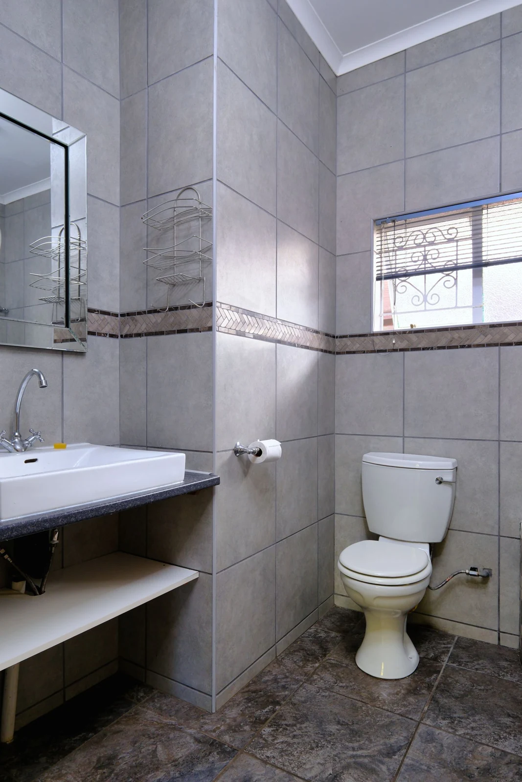Bathroom layout and fittings
