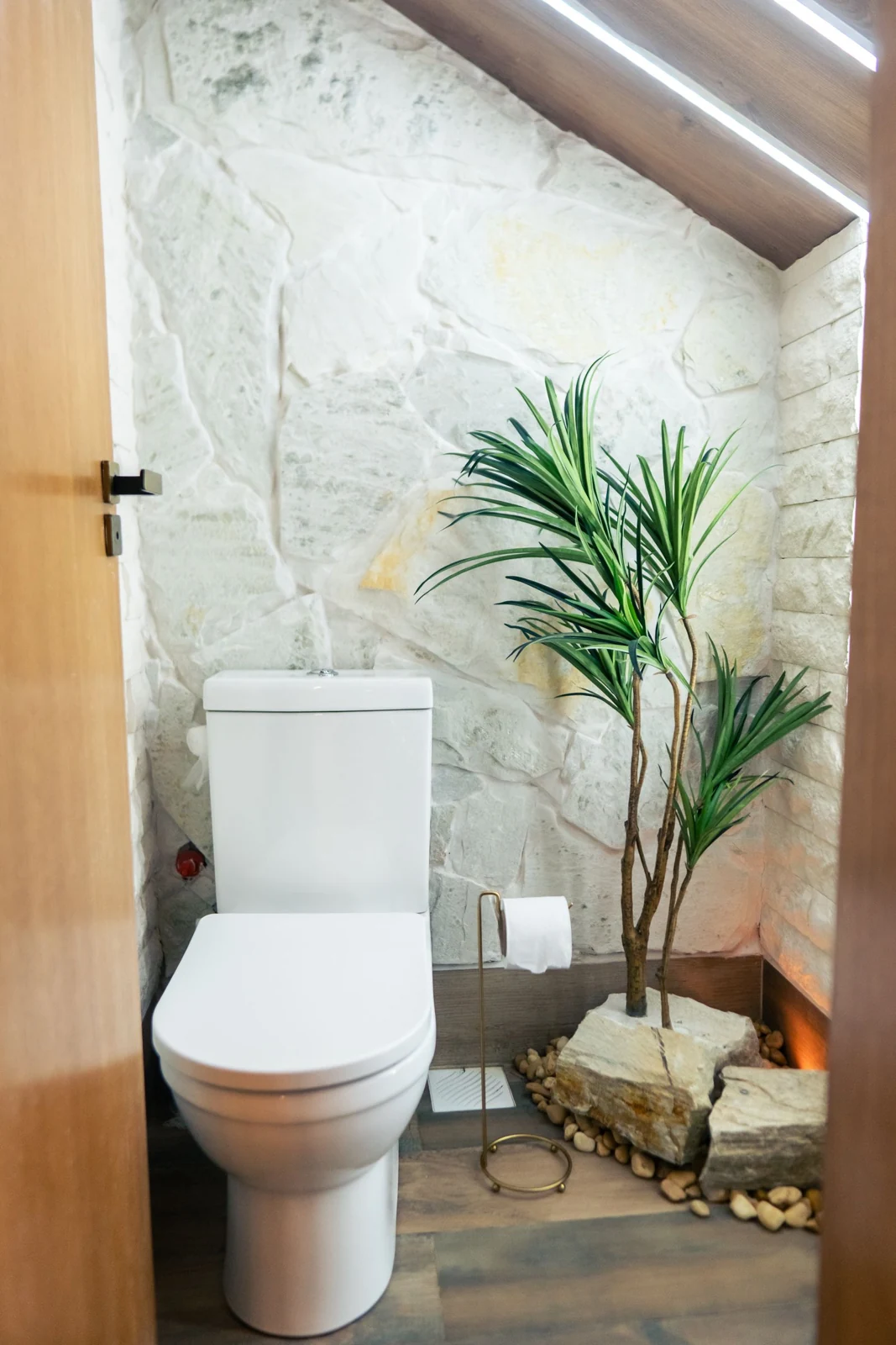Bathroom layout and fittings