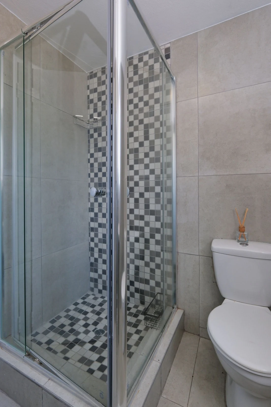 Bathroom layout and fittings