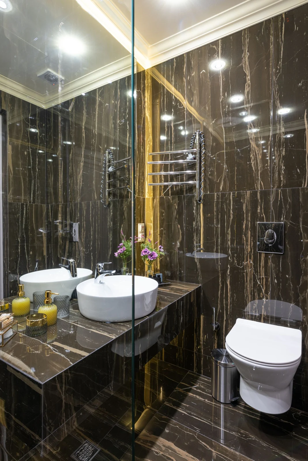 Bathroom layout and fittings