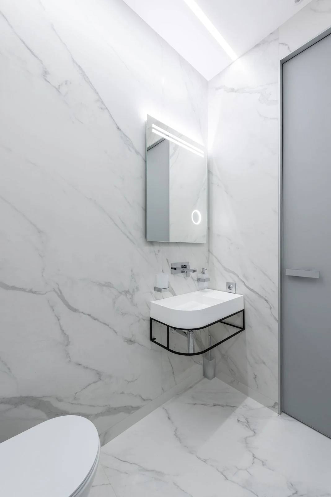 Bathroom layout and fittings